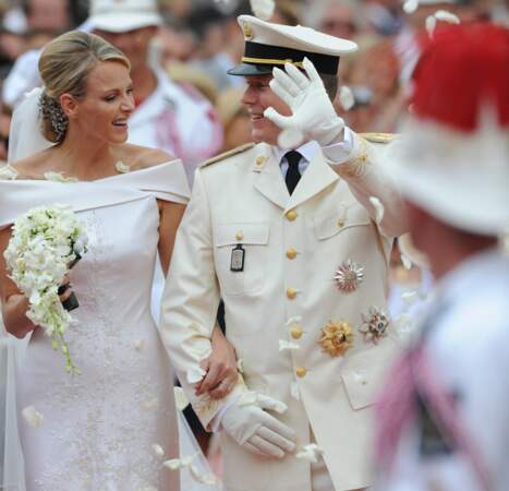 Charlene de Monaco et Albert II, à la sortie de leur mariage religieux, à Monaco, le 2 juillet 2011