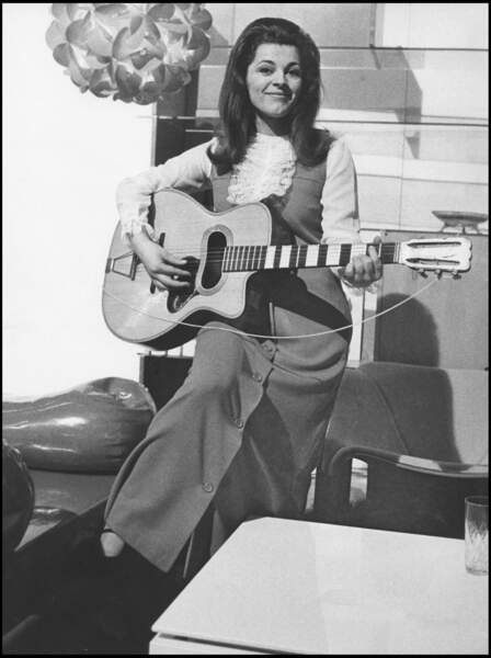 Nicoletta rencontre son premier succès avec le titre "Mamy Blue", composé par Hubert Giraud en 1971.