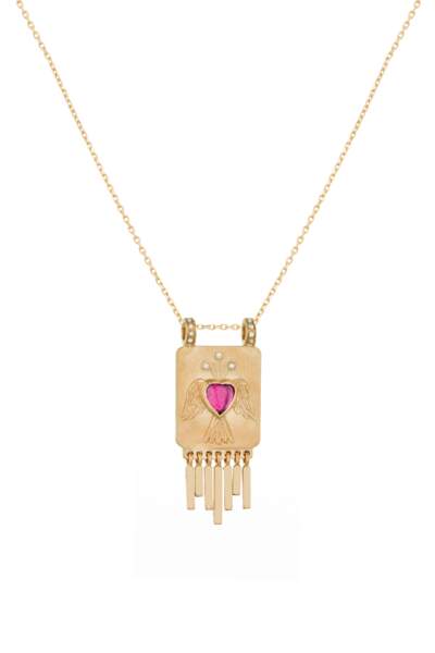 Heart Tourmaline Plate Necklace, pendentif en plaquette d’or jaune clair 14k avec une tourmaline rose en forme de coeur et de diamants avec des détails d’oiseaux, Celine Daoust, 2 195 €