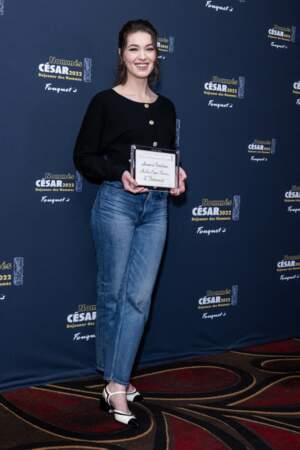 Anamaria Vartolomei (en Chanel), nommée dans la catégorie meilleur espoir féminin au déjeuner des nommés aux César 2022
