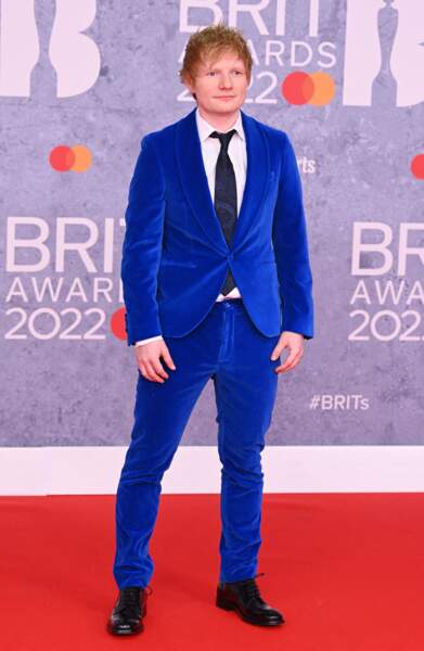 Ed Sheeran dans un costume éclectique en velours Etro