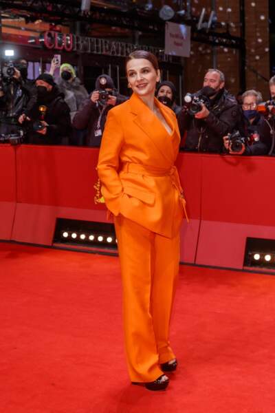 Dans son ensemble orange, l'actrice ne pouvait pas passer inaperçue. Elle assiste ici à la première du film "Avec amour et acharnement" lors de la 72ème édition du festival international du film de Berlin le 12 février 2022.