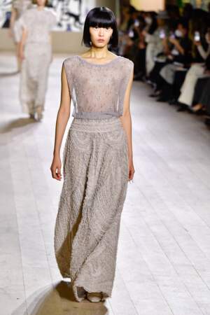 Un carré court et une frange également aperçu sur le catwalk Dior