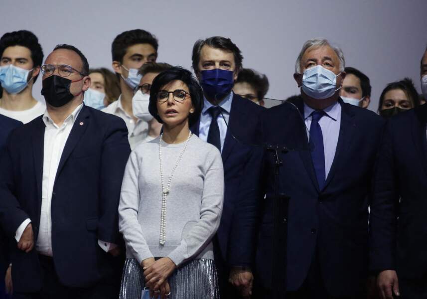 Rachida Dati, François Baroin et Gérard Larcher, solennels alors que le meeting Valérie Pécresse, touche à sa fin, ce 13 février 2022 au Zénith de Paris.