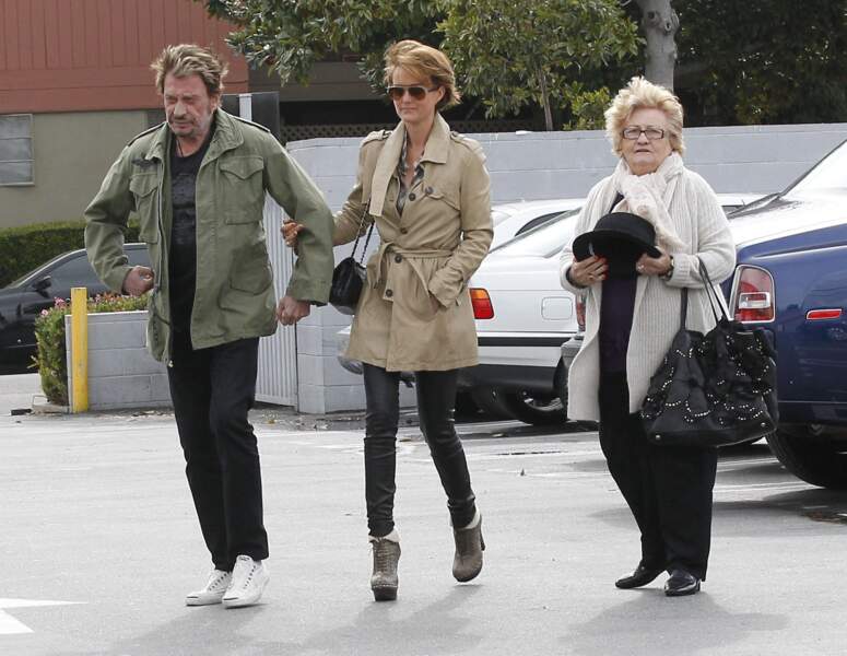  Johnny Hallyday son épouse et la grand-mère de celle-ci, à Santa Monica le 17 mars 2012
