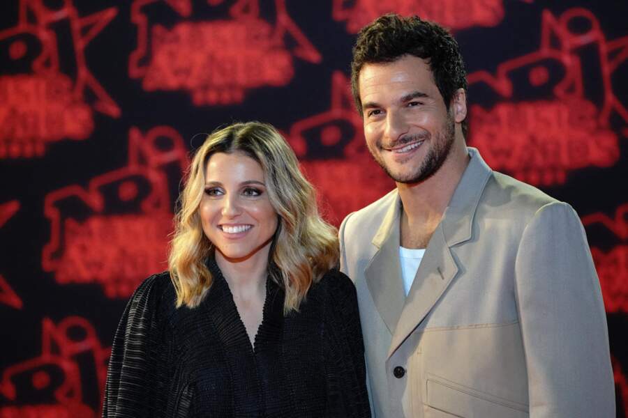 Les parents de Mikhaël, Amir et sa femme Lital, lors de la 23e édition des NRJ Music Awards 2021 au Palais des Festivals de Cannes, le 20 novembre 2021