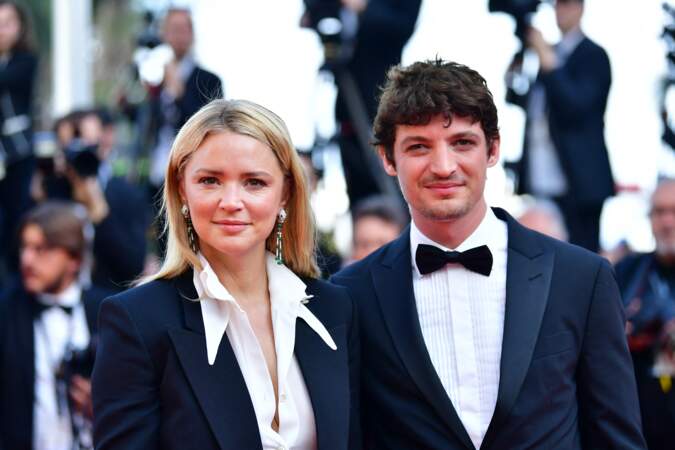 Virginie Efira et Niels Schneider portent tout deux très bien les costumes, au Festival International du Film de Cannes en mai 2019