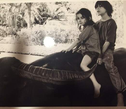 Ben et Alice Attal lorsqu'ils étaient enfants. Photo souvenir postée par Ben Attal sur Instagram.
