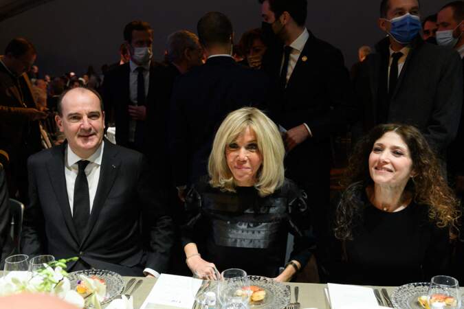 En l'absence de son époux, Brigitte Macron a dîné au côté de Jean Castex