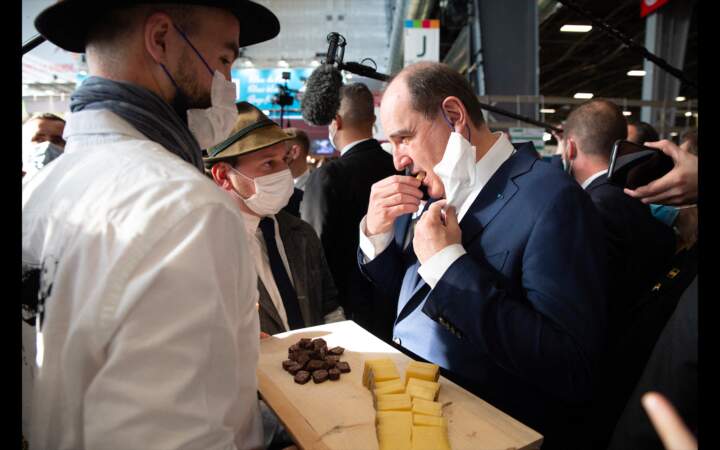 Le Premier ministre goûte aux produits français