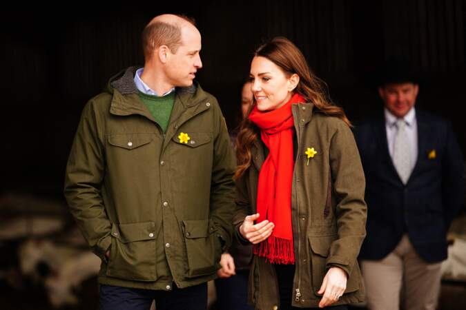 Le prince William et son épouse Kate Middleton ont fait une apparition très remarquée lors de la visite d'une ferme caprine à Pant Farm au Pays de Galles, le 1er mars 2022