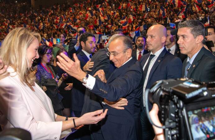 Eric Zemmour et Marion Maréchal très proches à la fin du meeting du candidat à l'élection présidentielle, au Zénith de Toulon le 6 mars 2022.
