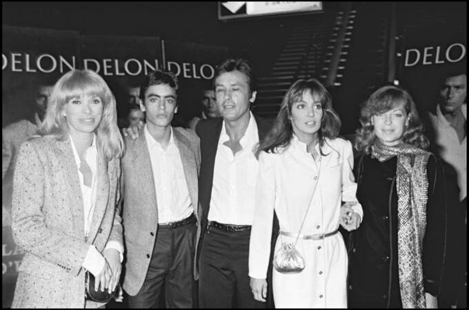 Mireille Darc, Anthony Delon, Alain Delon Anne Parillaud et Romy Schneider réunis pour la sortie du film "Pour la peau d'un flic" en 1981. 