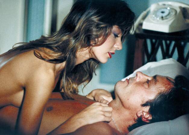 Anne Parillaud et Alain Delon sur le tournage du film "Le battant" en 1983.