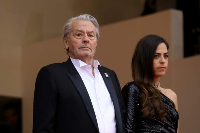 Alain Delon et sa fille,  Anouchka Delon lors de la montée des marches du film "A Hidden Life" lors du 72ème Festival International du Film de Cannes, le 19 mai 2019.