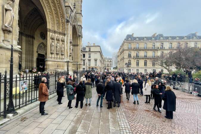 De nombreuses personnalités se sont réunies en la Basilique Sainte-Clothilde, à Paris, pour rendre hommage à Jean-Pierre Pernaut, le mercredi 9 mars 2022.