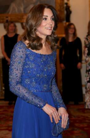 La robe bleu roi Jenny Packham, portée par Kate Middleton le 9 mars 2020