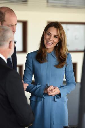 La robe manteau bleu clair Alexander McQueen, repérée sur Kate Middleton, le 26 septembre 2019.