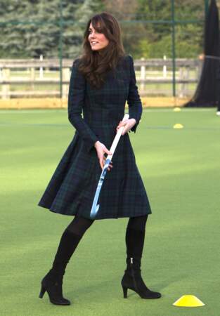 Kate Middleton et sa robe en tartan McQ, le 30 novembre 2012