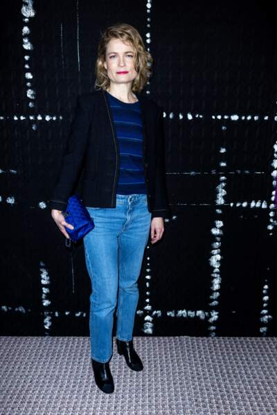 Sarah Biasini dans un look bleu pour ce premier défilé Chanel
