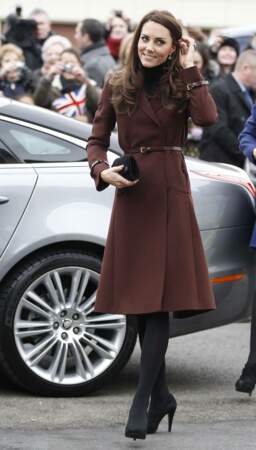 Kate Middleton en manteau Hobbs à Liverpool le 14 février 2012