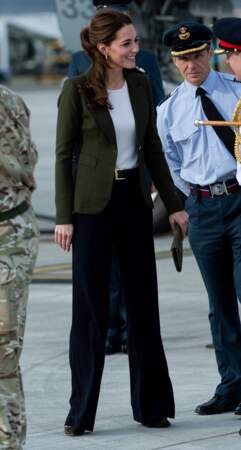 Kate Middleton et son pantalon Jigsaw, le 5 décembre 2018