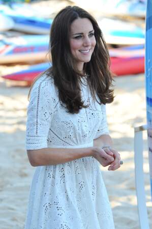 Kate Middleton, en robe brodée Zimmerman, le 17 avril 2014