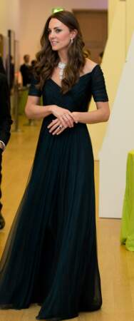 Kate Middleton, en robe Jenny Packham, le 11 février 2014