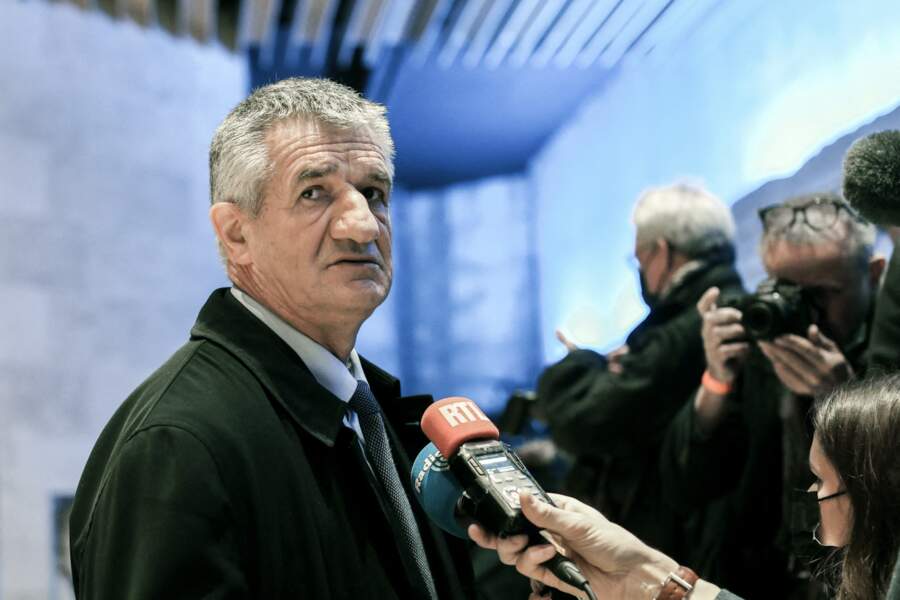 Jean Lassalle, candidat à la présidentielle, du parti "Résistons !" était présent au Carrousel du Louvre à Paris le 24 février 2022.