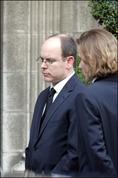 Le prince Albert de Monaco apparaît en 2005 avec les cheveux dégarnis sur le dessus