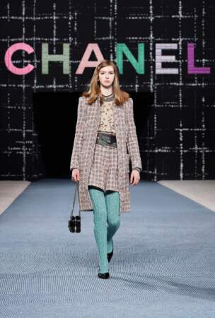 Collants en maille pour l'automne-hiver 2022, ici chez Chanel