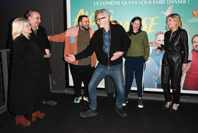 Jeanne Balibar, Michèle Laroque, Thierry Lhermitte, Isabelle Nanty, Antoine Duléry et Alysson Paradis à la première du film "Alors On Danse" à l'UGC Ciné Cité Bercy à Paris, le 14 mars 2022.