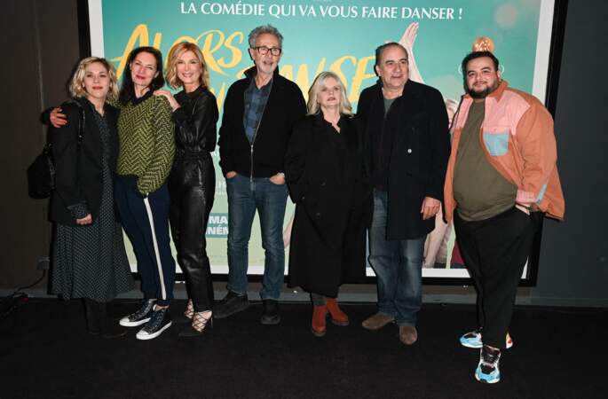 Michèle Laroque prend la pose à la première du film "Alors On Danse" à l'UGC Ciné Cité Bercy à Paris, le 14 mars 2022.
