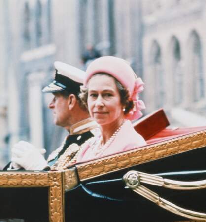 Elizabeth II, au côté du prince Philip, lors de son jubilé d'argent, à Londres, le 7 juin 1977.