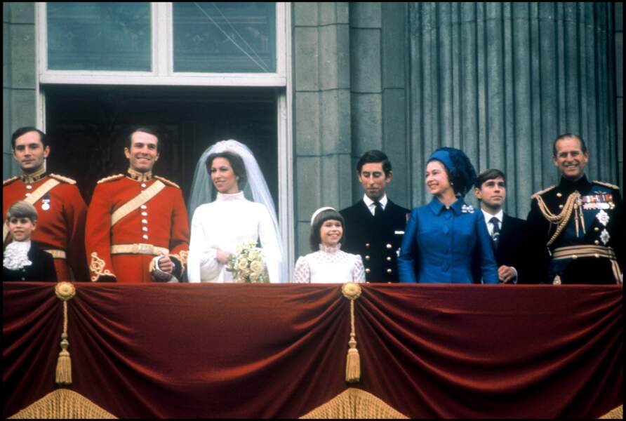 La reine Elizabeth et le prince Philip, aux côtés de la princesse Anne et de son mari Mark Phillips, le jour de leur mariage, en 1973.