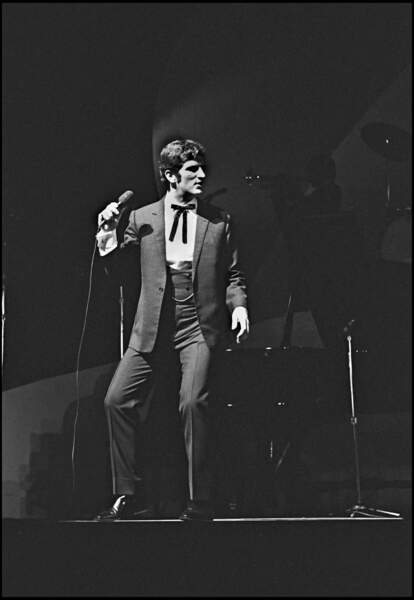 Eddy Mitchell sur la scène de l'Olympia pour un concert exceptionnel, le 3 mars 1969.