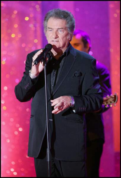 Eddy Mitchell participe à l'enregistrement de l'émission "Vivement dimanche, à Paris, le 12 décembre 2007.