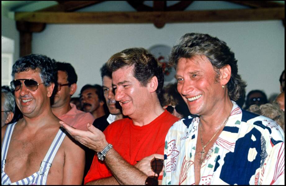 Eddy Michell accompagné de Johnny Hallyday lors du remariage d'Eddie Barclay et Caroline, à Saint-Tropez, le 2 juillet 1989.