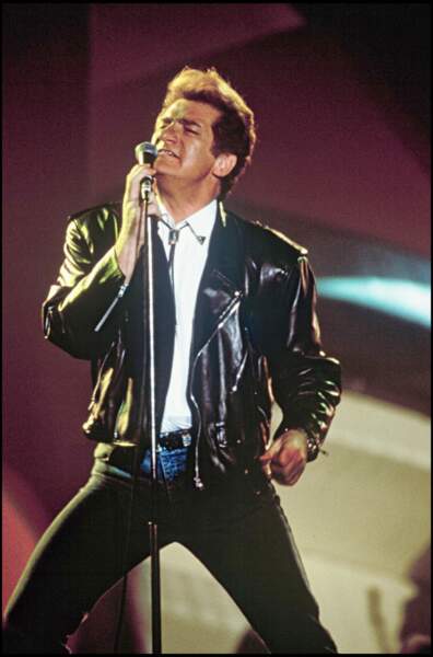 Eddy Mitchell très rock'n'roll sur la scène du Palais des Sports, à Paris, 24 juin 1989.
