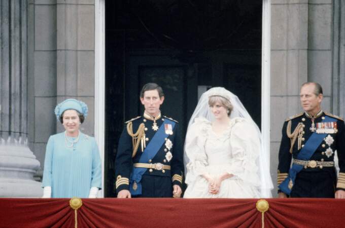 La reine Elizabeth II et le prince Philip épaulent le prince Charles, lors de son mariage avec Diana Spencer, le 29 juillet 1981.