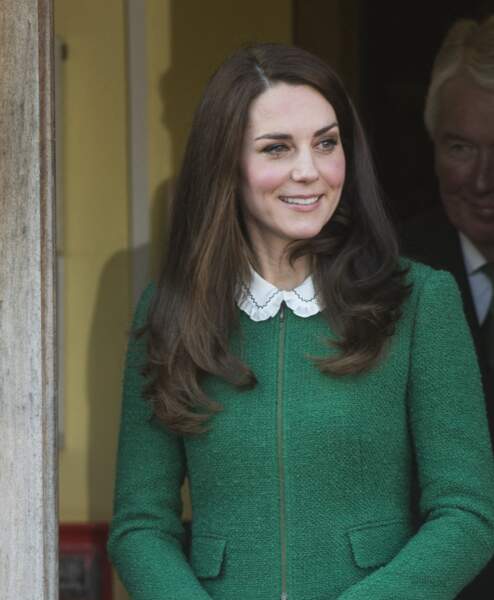 Kate Middleton adopte la chemise "Joséphine" de Gérard Darel en 2017 