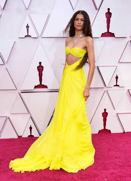 Zendaya en robe jaune flamboyante Valentino aux Oscars 2021