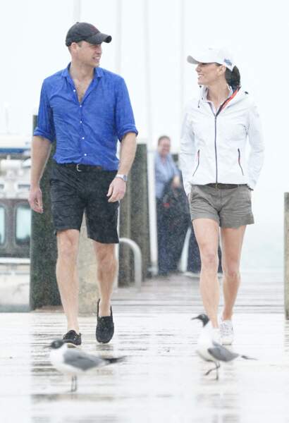 Le prince William s'amuse avec Kate Middleton lors d'une sortie en régates de voile aux Bahamas, le 25 mars