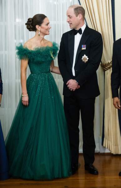 Les longs regards que s'échangent Kate Middleton et le prince William pendant leur voyage officiel en Jamaïque en disent long sur leur amour