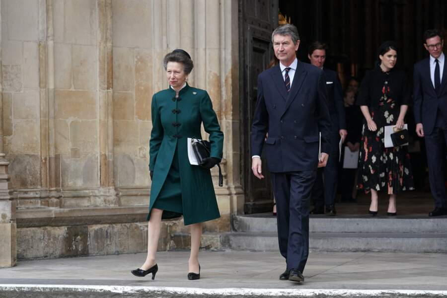 La princesse Anne et Sir Tim Laurence quittent l'Abbaye de Westminster après la messe en hommage à son défunt époux le prince Philip, le mardi 29 mars 2022.