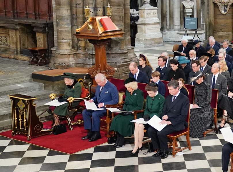 La famille royale britannique réunie en l'Abbaye de Westminster pour la messe hommage au prince Philip, le mardi 29 mars 2022.