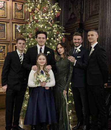 Harper Beckham les cheveux ultra longs et lisses pour Noël 2021
