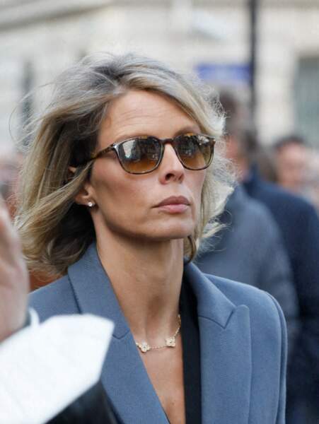 Sylvie Tellier porte des lunettes  écaillées à Paris le 9 mars 2022. 
