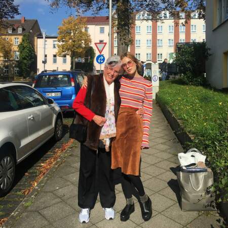 Tallulah Belle et sa grand-mère paternelle Marlene Willis, en 2017 en Allemagne