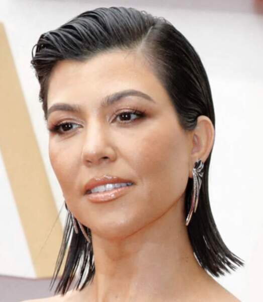 Kourtney Kardashian est magnifique avec une coiffure sur le coté "wavy" à Los Angeles, le 27 mars 2022.
